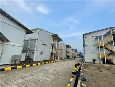 Case pre-costruite in container